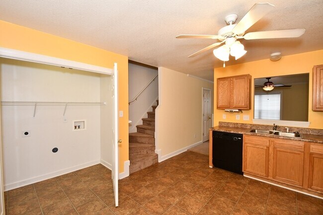 Building Photo - 104 Streamwood Dr