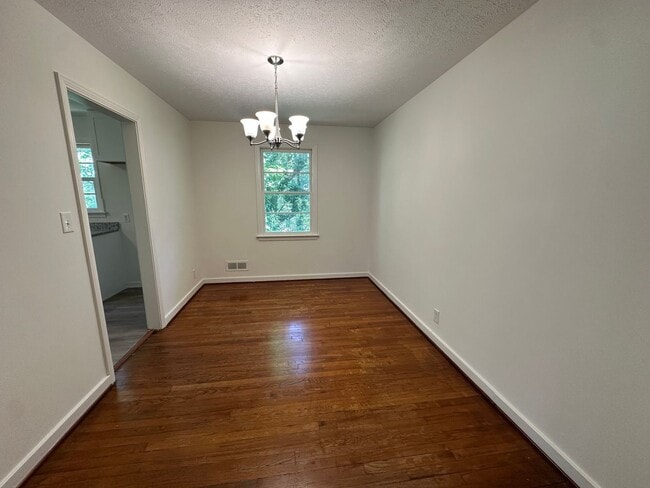 Building Photo - 1604 McCall Dr