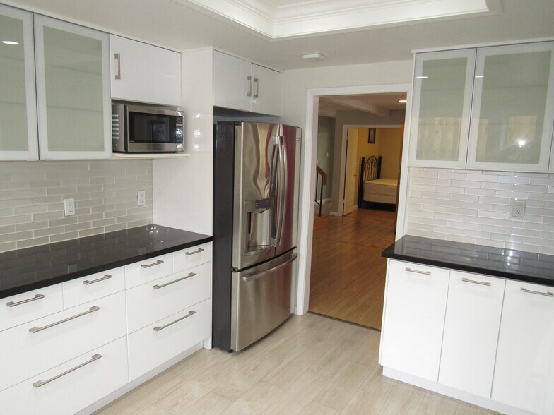 Building Photo - 34565 Vane Cmn