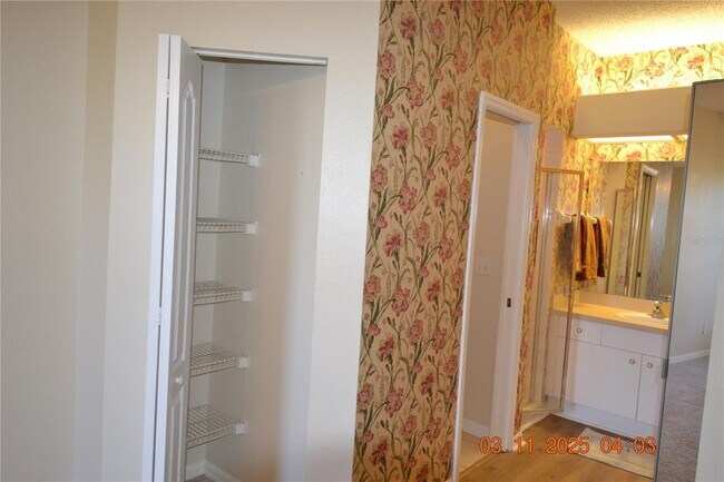 Building Photo - 204 Hemingway Dr