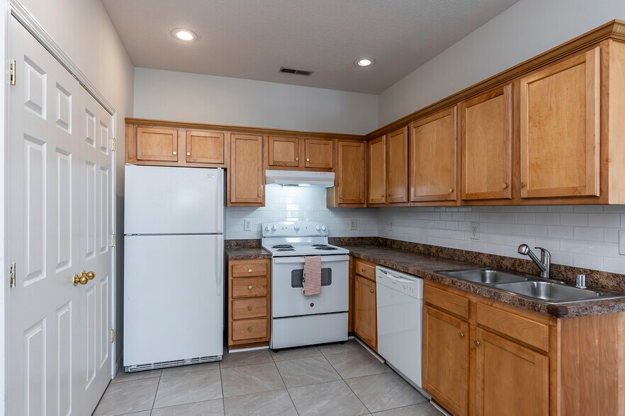 Building Photo - 405 Cricket Ln