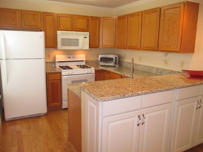 Building Photo - Gorgeous 2 Bedroom Condo in Timberbrook!