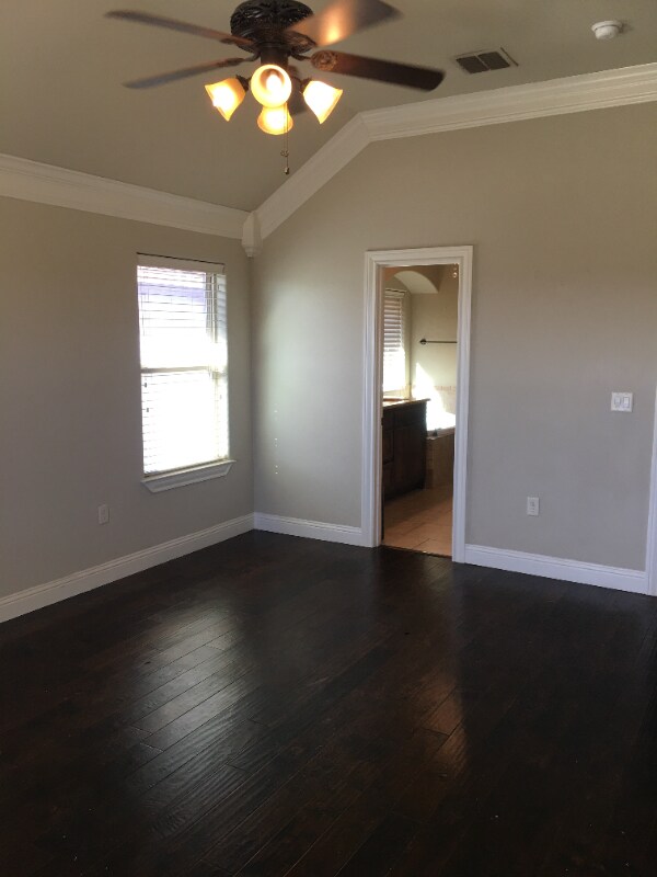 Building Photo - 310 Oar Wood Dr