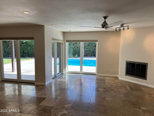 Building Photo - 4539 E Karen Dr