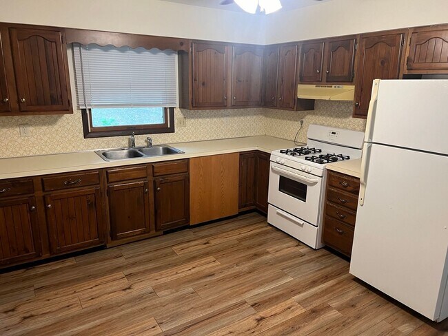 Building Photo - 5418-5422 Menlo Ct