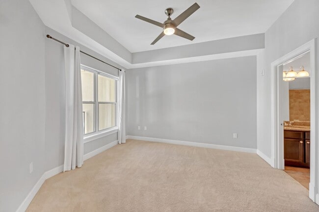 Building Photo - Luxury Treetop Penthouse