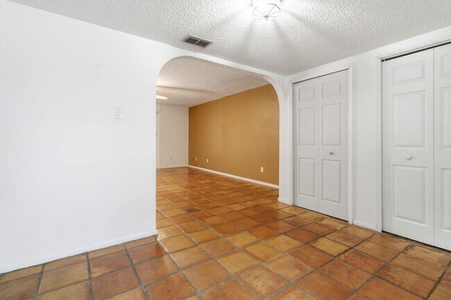 Building Photo - 2107 Hidden Grove Ln