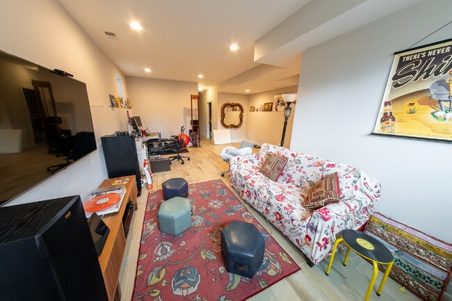 Building Photo - Beautiful West Humboldt Park Single Family Home