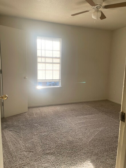 Building Photo - 5806 Redstone Dr