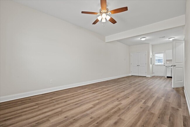 Building Photo - 2804 1/2 Alligator Rd