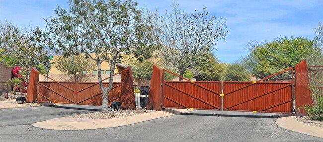 Building Photo - 381 E Calderwood Rd