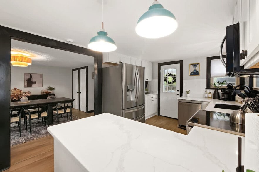 Building Photo - 303 E Washington St