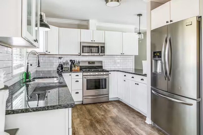 Building Photo - Horne Pl Main House