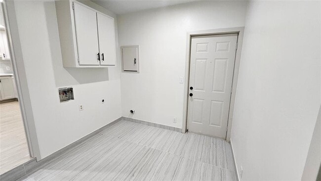 Building Photo - 741 S Glen Ln