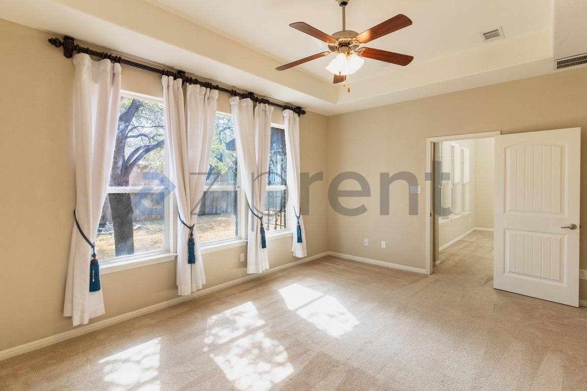 Building Photo - 2406 Sweetwater Ln