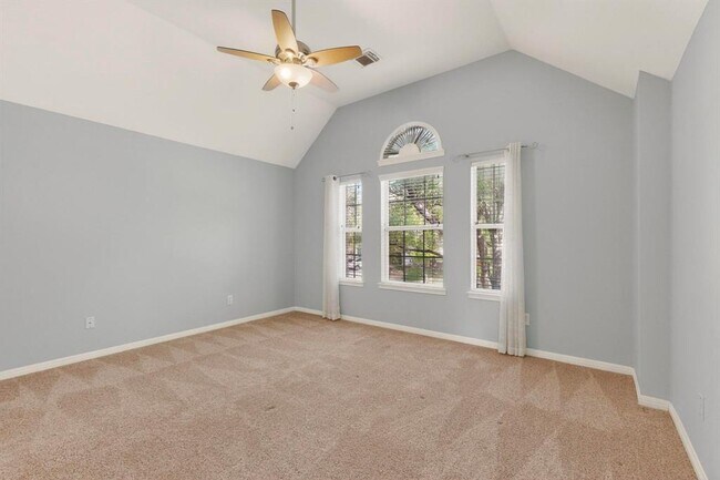 Building Photo - 2643 Henley Dr