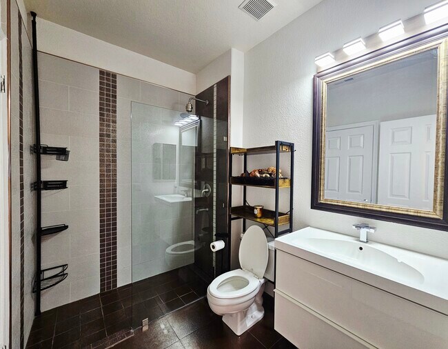 Building Photo - 440 Navaro Pl