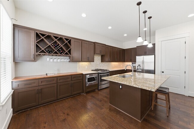 Building Photo - 1425 W 23rd St