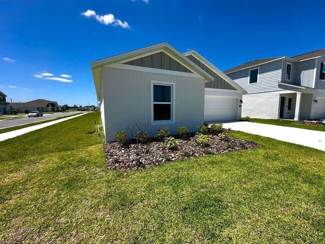 Building Photo - 2102 Chris Dr