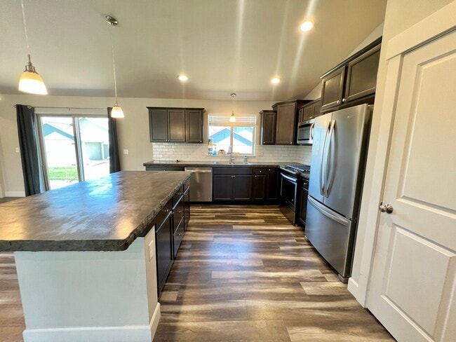 Building Photo - Modern 4 Bedroom Rambler in Ellensburg