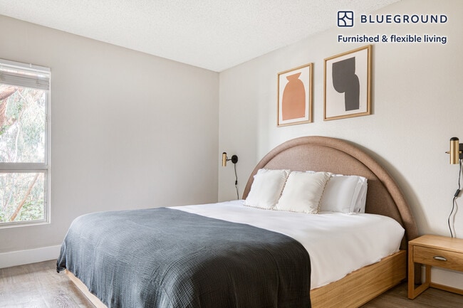 Building Photo - 3333 W 2nd St