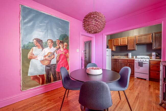 Building Photo - 3553 N Racine Ave