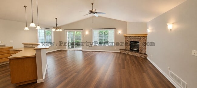 Building Photo - 3 Bedroom 2 Bath House - Near Emily Dickinson School