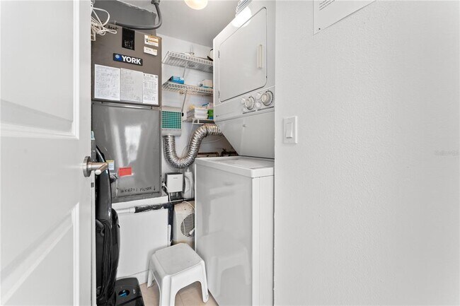 Building Photo - 6287 Bahia Del Mar Cir N