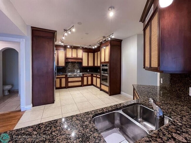 Building Photo - 4241 N Ocean Blvd