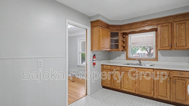 Building Photo - 2957 Fort Park Blvd