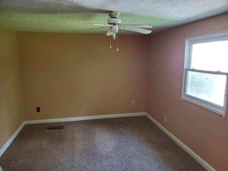 Bedroom 1 - 62 Glen Ave