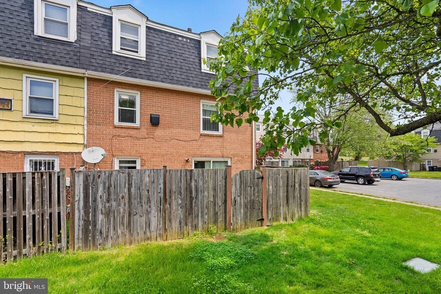 Building Photo - 81 Watkins Park Dr
