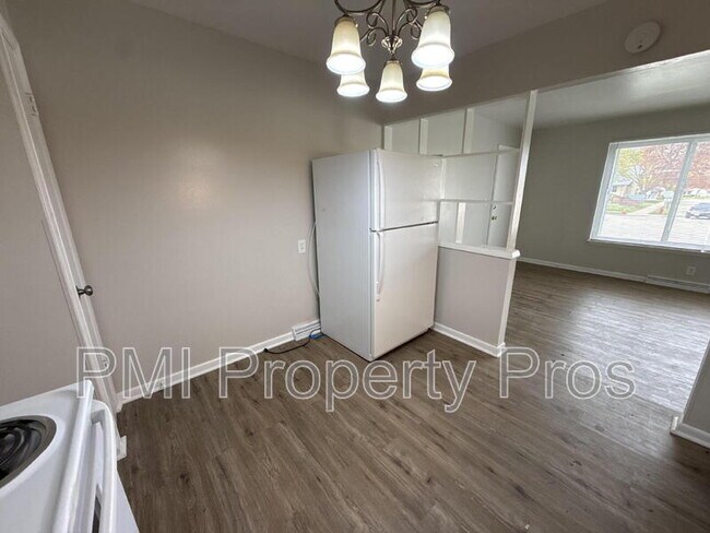 Building Photo - 7701 W Hampton Ave