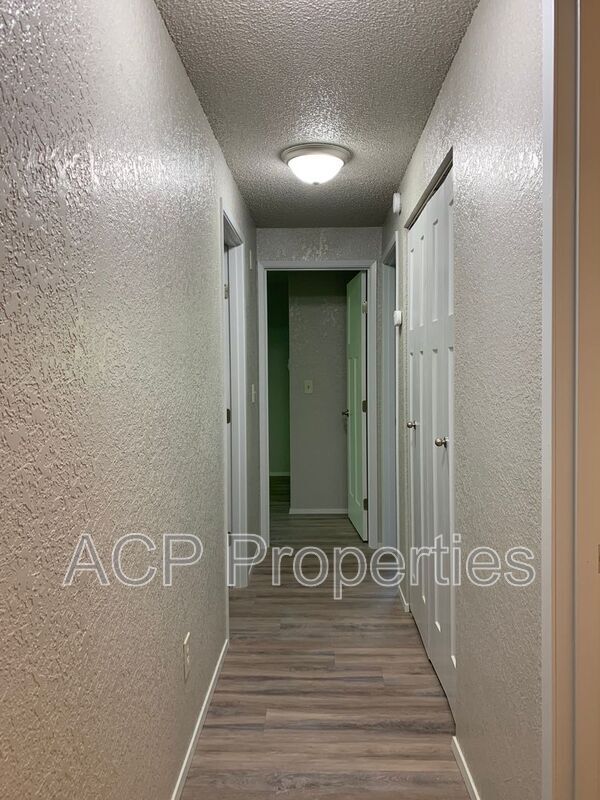 Building Photo - 3618 E Rusley Dr