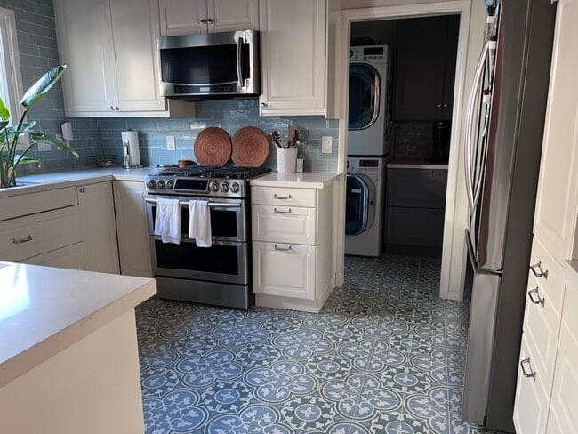 Building Photo - 3200 Oak Ave