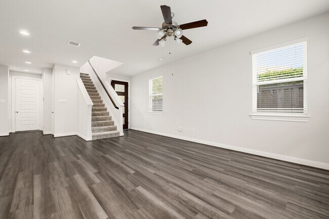 Building Photo - 9914 Brickhouse Dr