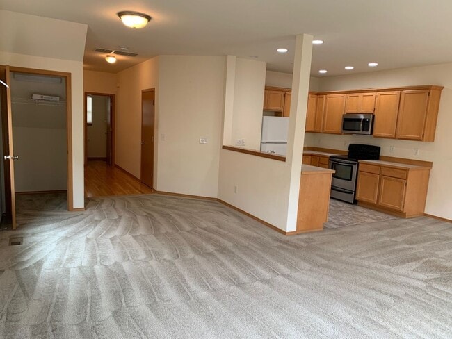 Building Photo - Beautiful 3-bd, 2.5-bath house The Ridge in Kent.