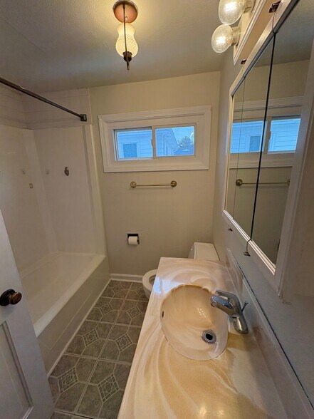 Building Photo - 1018 Pearl St