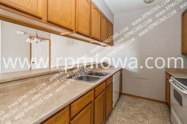 Building Photo - 1845 SW White Birch Cir