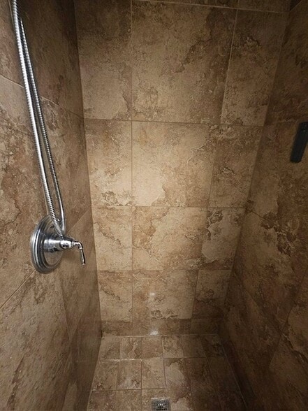 stand-up tiled shower - 6432 Smoketree Ave