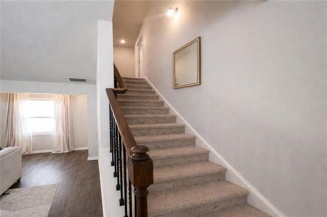 Building Photo - 182 Woodhouse Cir