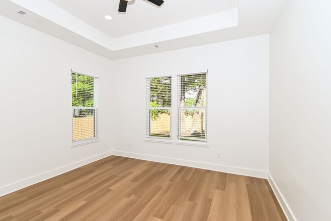 Building Photo - Charming Midtown Home Near Overton Park!