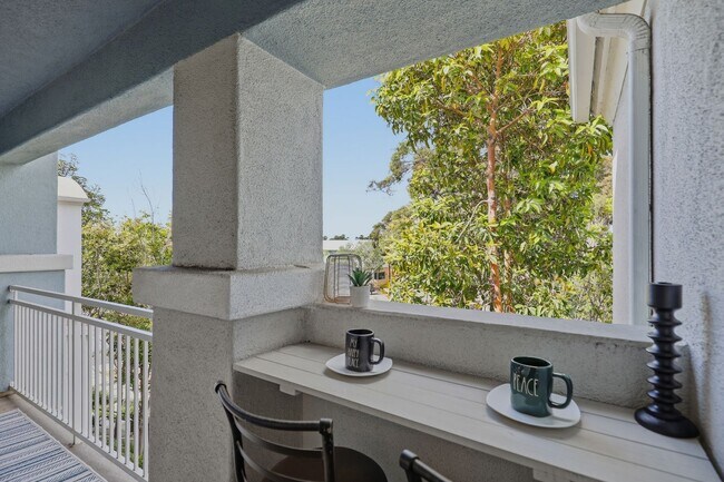 Building Photo - Point Loma, "The Bay" 2 bed 2 Bath Townhome now available! Amazing amenities, don't miss out