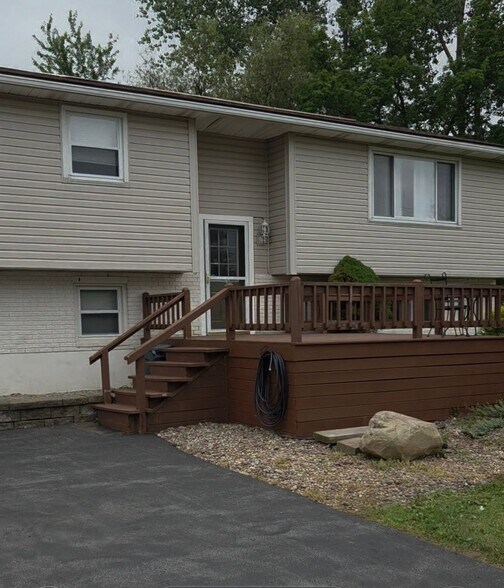 Building Photo - 7776 Thompson Rd