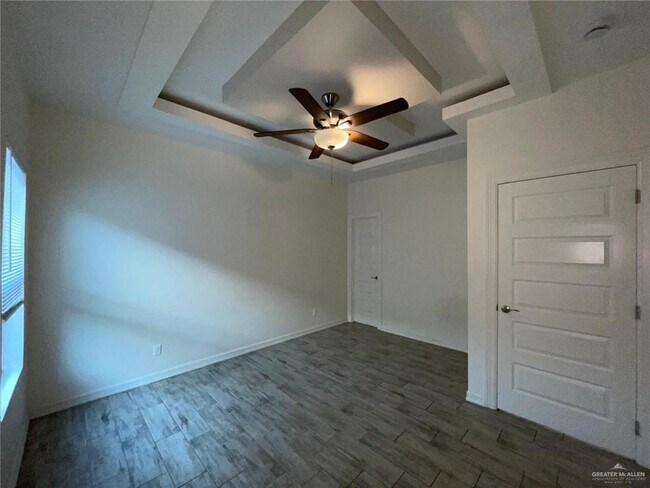 Building Photo - 11 Valeria St