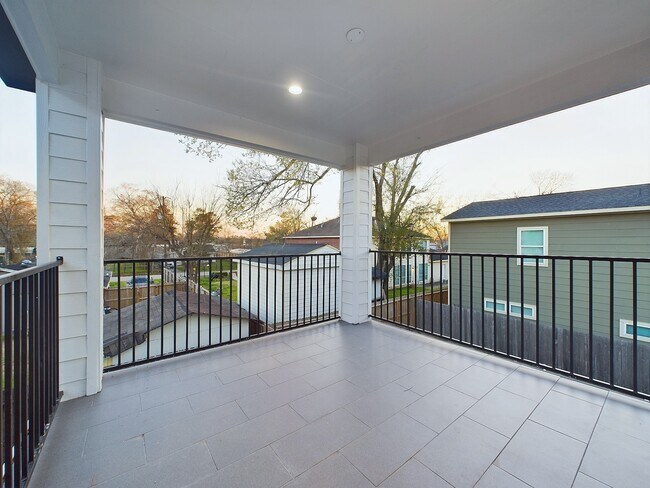 Building Photo - 5029 Creekmont Dr
