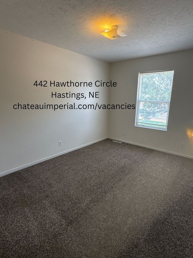 Building Photo - 434-446 Hawthorne Circle