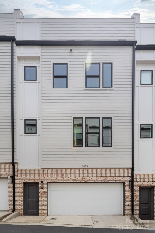 Building Photo - 509 Strong Ave