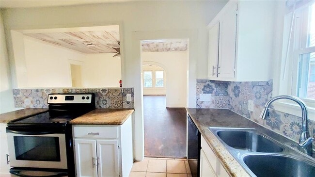 Building Photo - 2421 Cleburne St