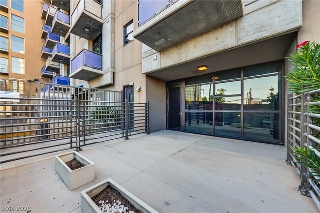 Building Photo - 353 E Bonneville Ave